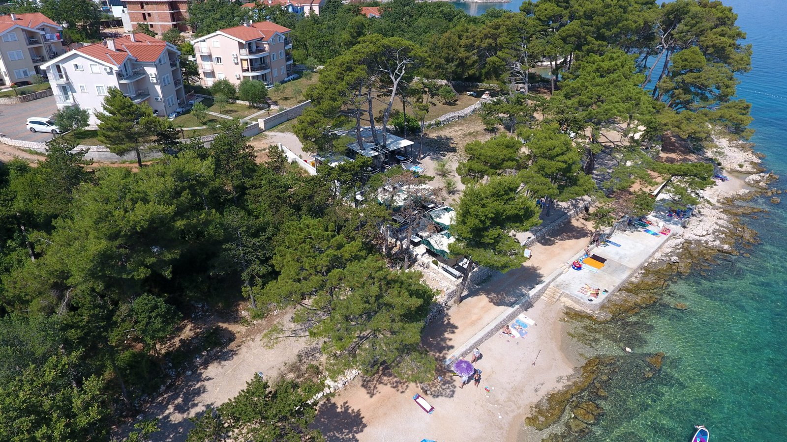 Pine trees beside the beach at Mare & Mons