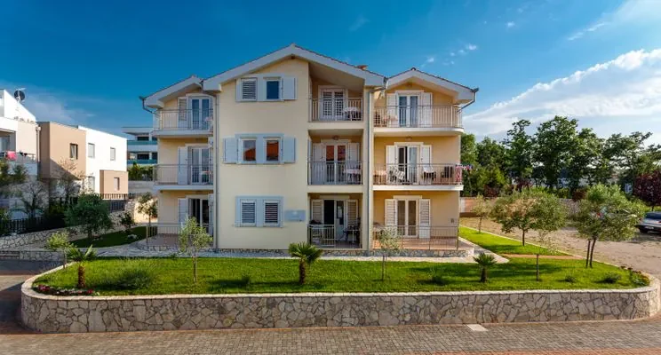 Standard house at Mare & Mons, showing the owner-confirmed apartment positions.