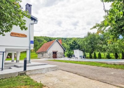 Entrance and driveway at Grga's Villa